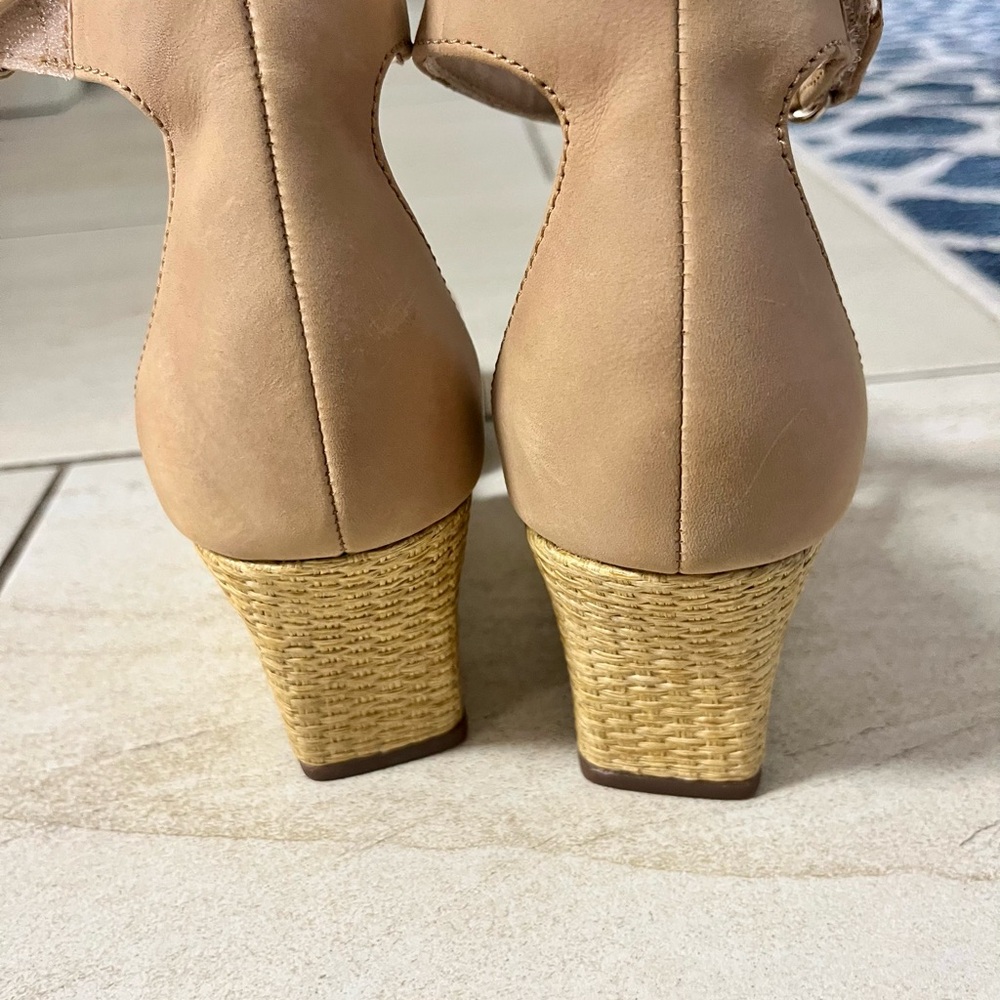 Clark’s tan wedge sandals
9 - Picture 3 of 3